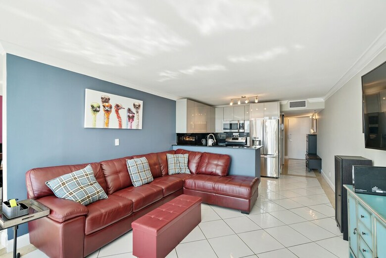 The Grand Condos By Edgewater One Ir