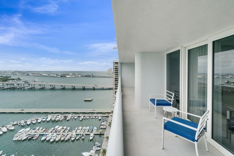 The Grand Condos By Edgewater One Ir