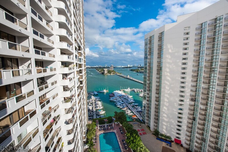 The Grand Condos By Edgewater One Ir