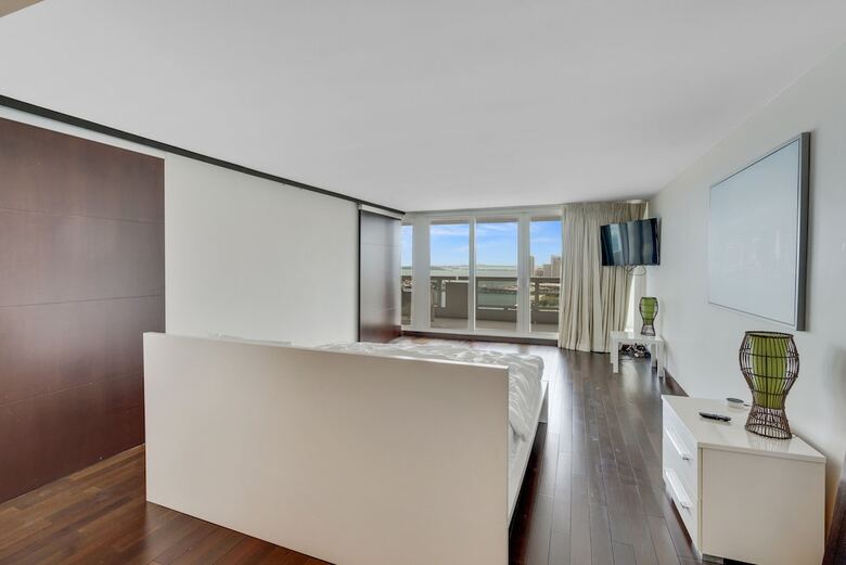 The Grand Condos By Edgewater One Ir