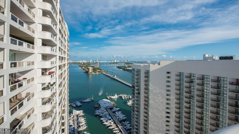 The Grand Condos By Edgewater One Ir