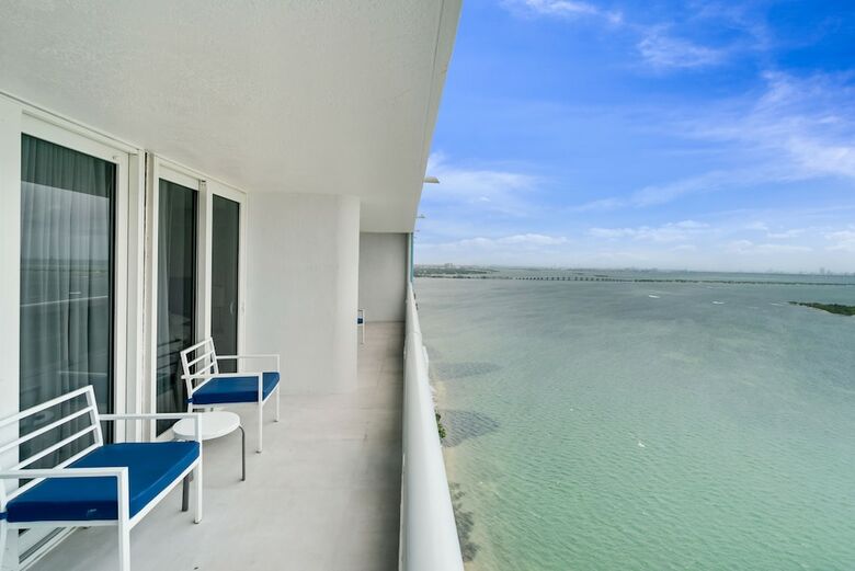 The Grand Condos By Edgewater One Ir