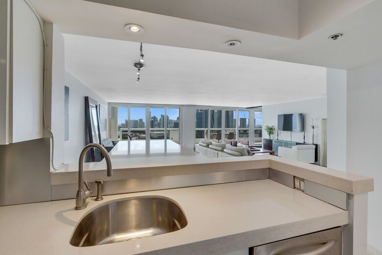 The Grand Condos By Edgewater One Ir