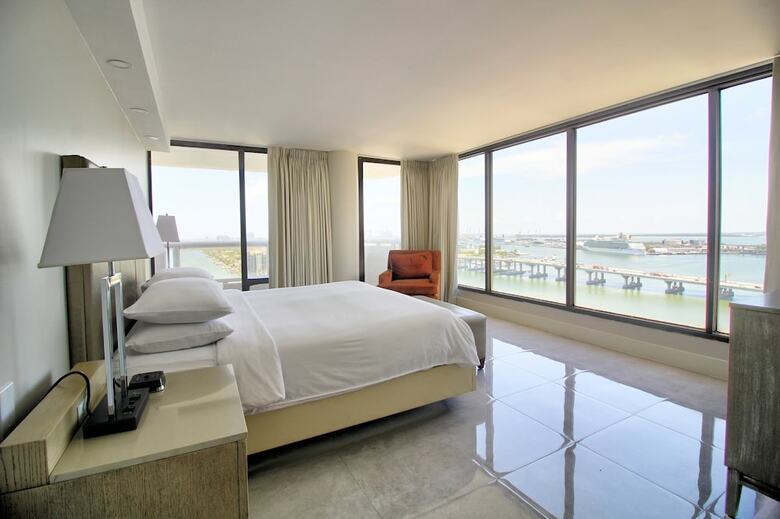 The Grand Condos By Edgewater One Ir
