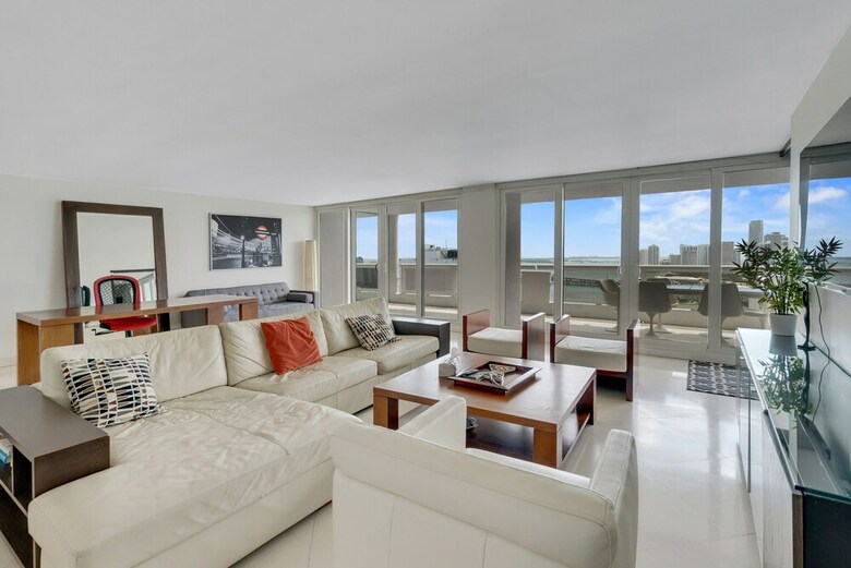 The Grand Condos By Edgewater One Ir