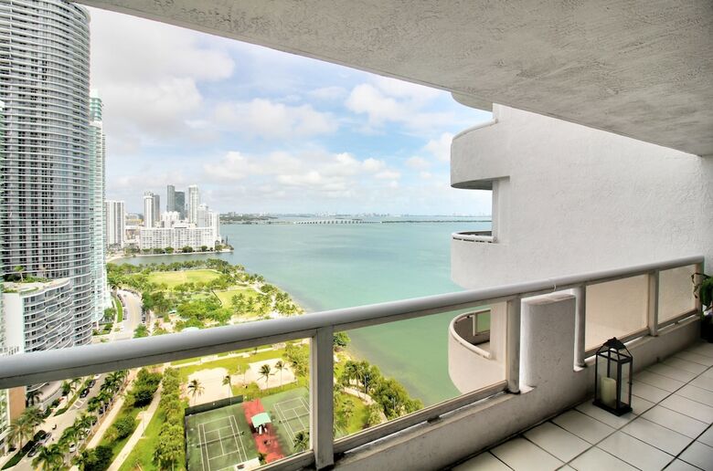 The Grand Condos By Edgewater One Ir