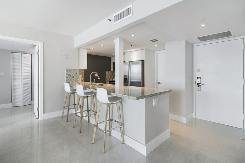 The Grand Condos By Edgewater One Ir