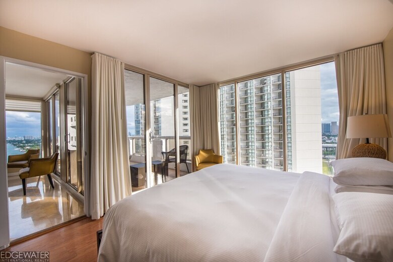 The Grand Condos By Edgewater One Ir