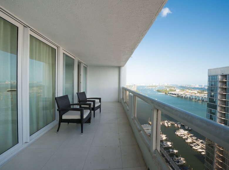 The Grand Condos By Edgewater One Ir