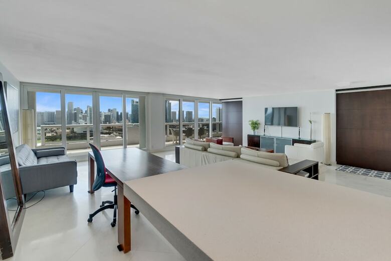 The Grand Condos By Edgewater One Ir