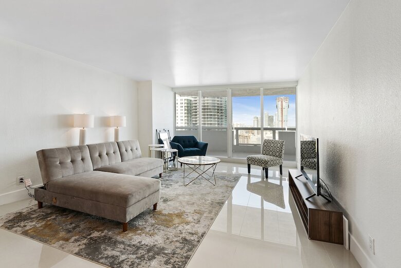 The Grand Condos By Edgewater One Ir