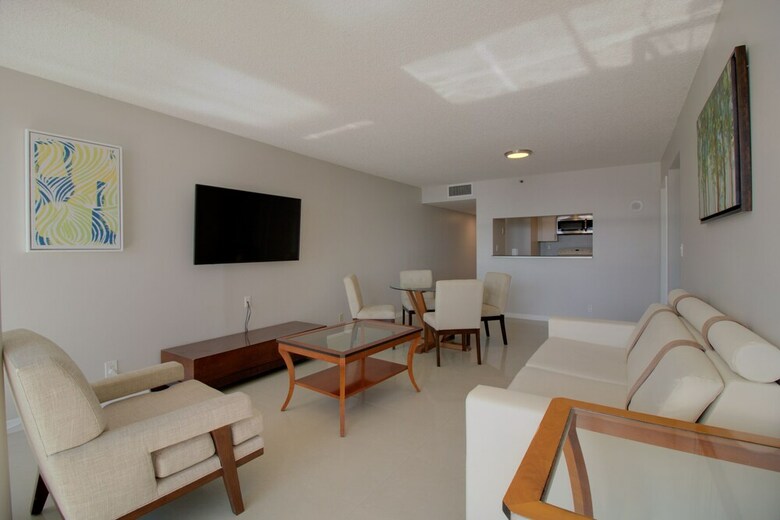 The Grand Condos By Edgewater One Ir