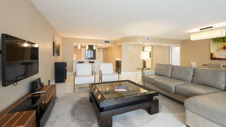 The Grand Condos By Edgewater One Ir