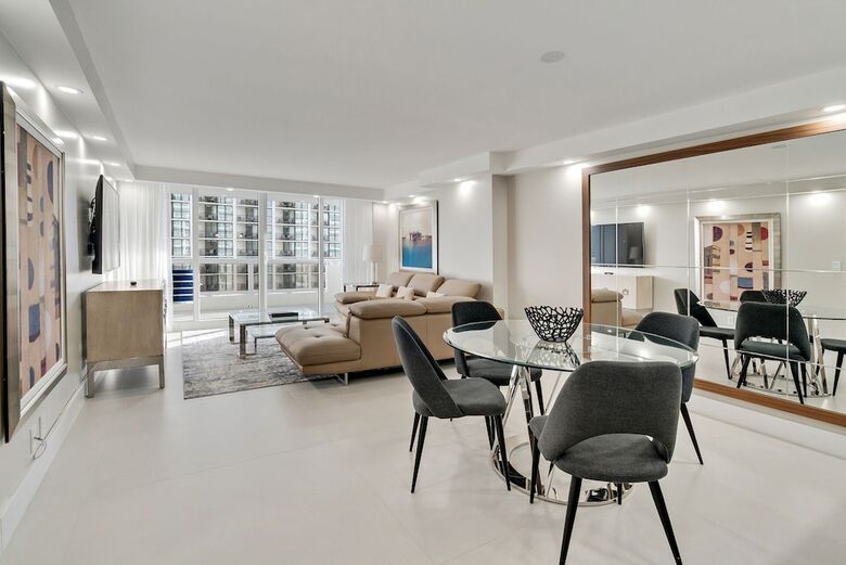 The Grand Condos By Edgewater One Ir