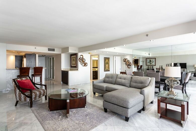 The Grand Condos By Edgewater One Ir
