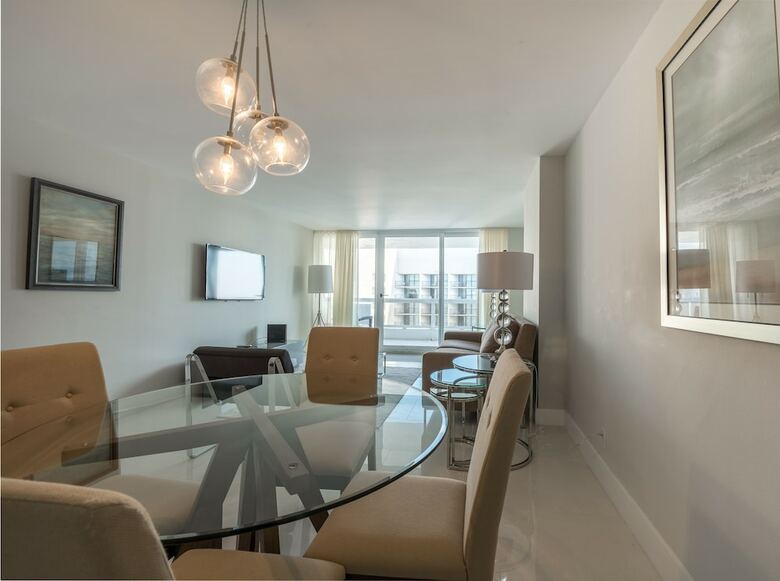 The Grand Condos By Edgewater One Ir
