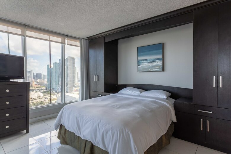 The Grand Condos By Edgewater One Ir