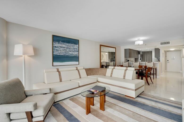The Grand Condos By Edgewater One Ir