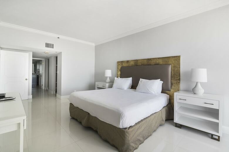 The Grand Condos By Edgewater One Ir