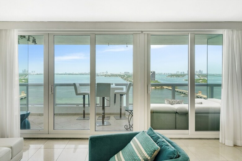 The Grand Condos By Edgewater One Ir