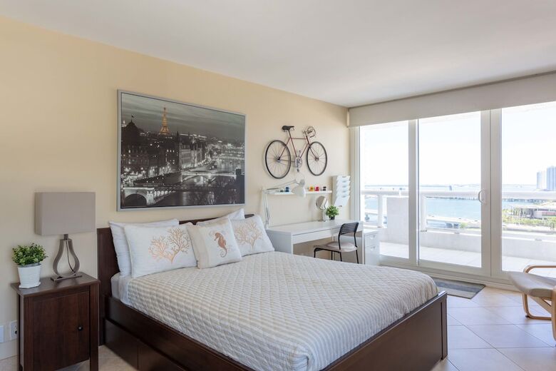 The Grand Condos By Edgewater One Ir