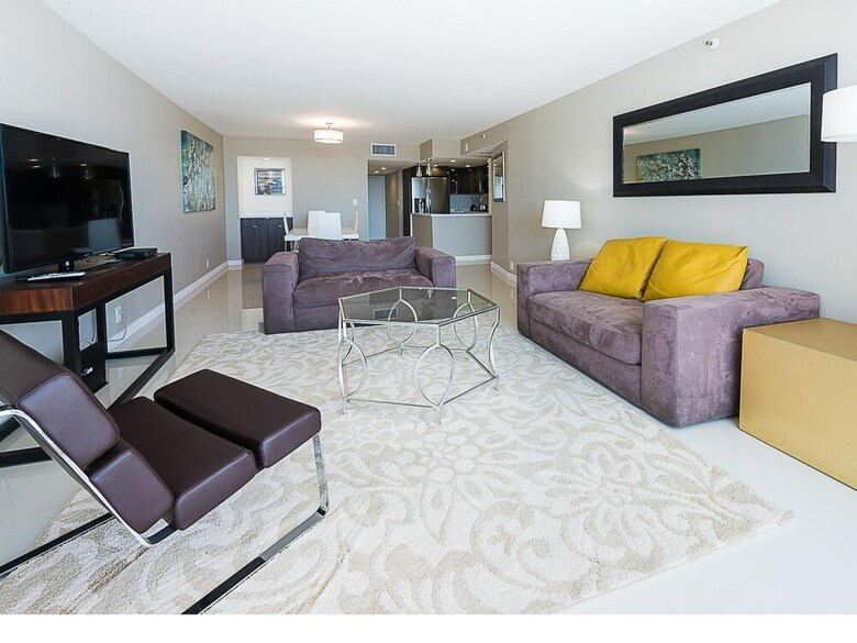 The Grand Condos By Edgewater One Ir