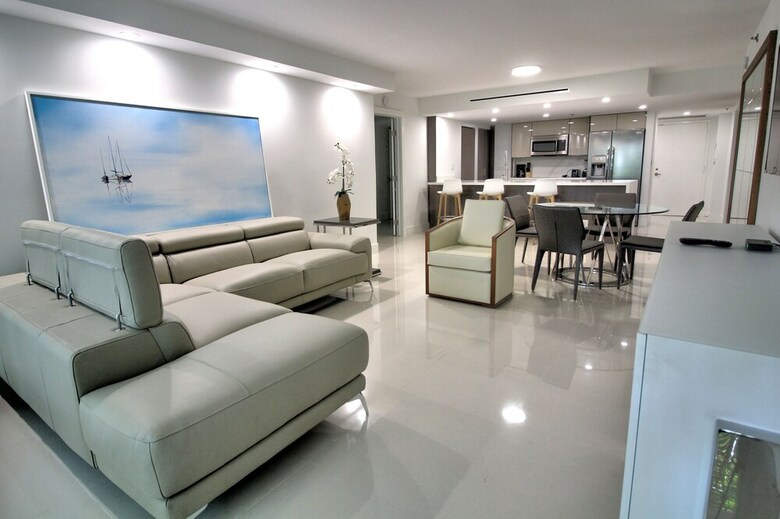The Grand Condos By Edgewater One Ir