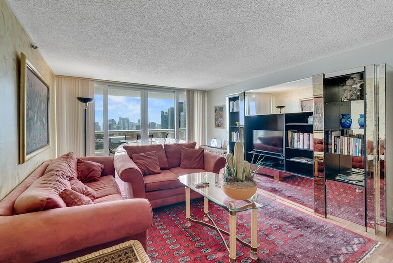 The Grand Condos By Edgewater One Ir