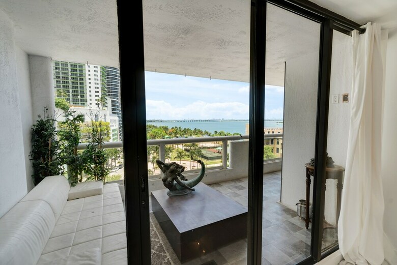 The Grand Condos By Edgewater One Ir
