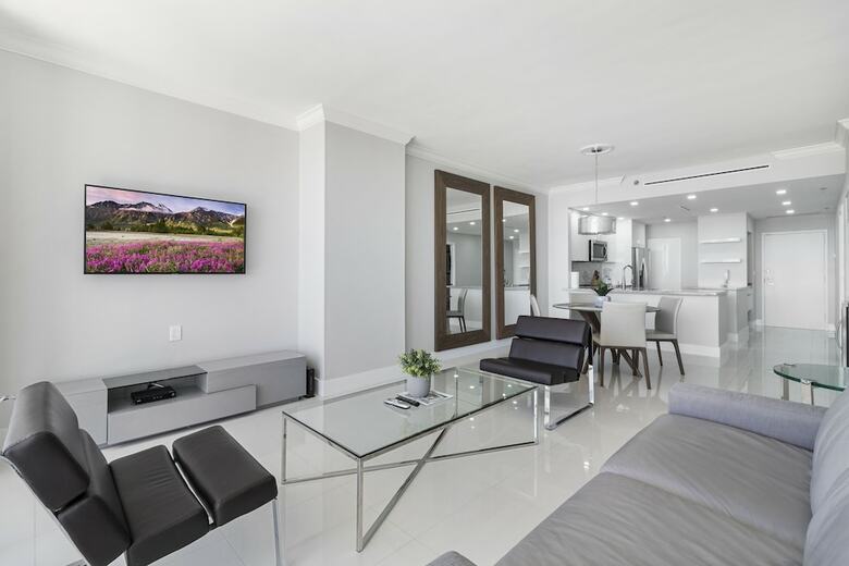 The Grand Condos By Edgewater One Ir