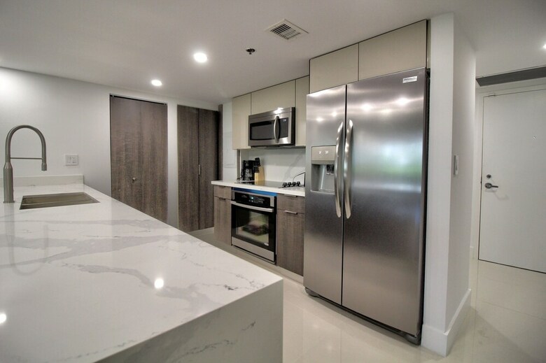 The Grand Condos By Edgewater One Ir