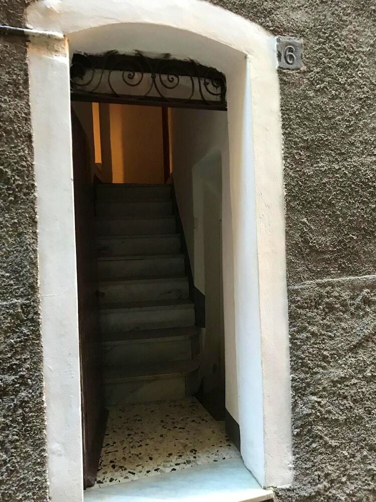 House With 2 Bedrooms In Badalucco - 8 Km From The Beach