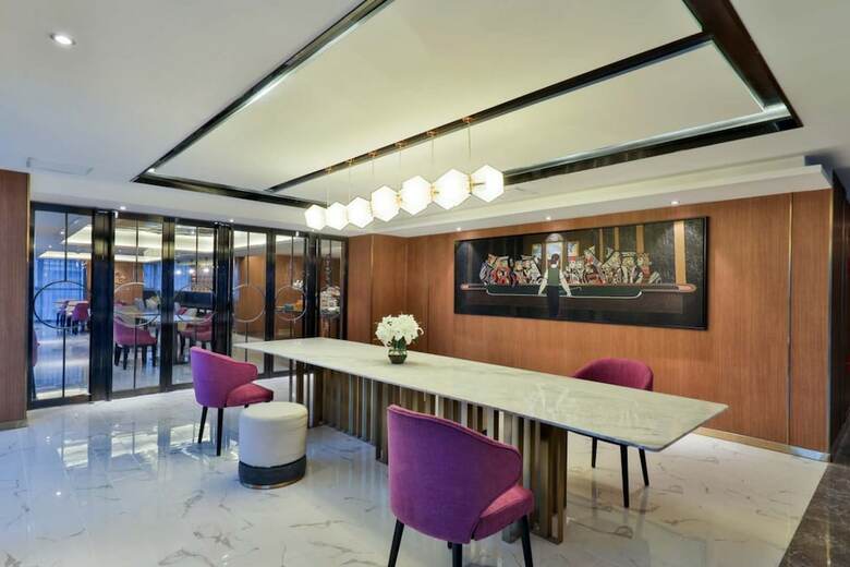 Orange Hotel Select XI 'an North Station