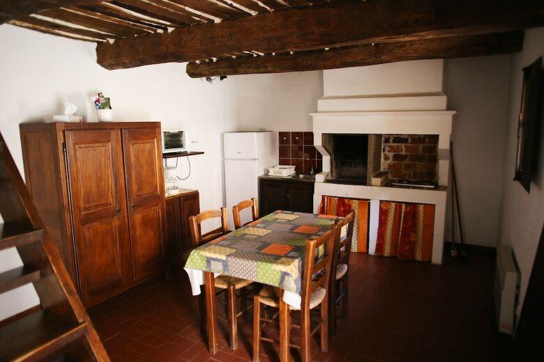 Hameau de Fontroussi�re