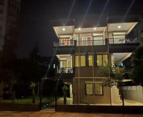 El Mundo Suites