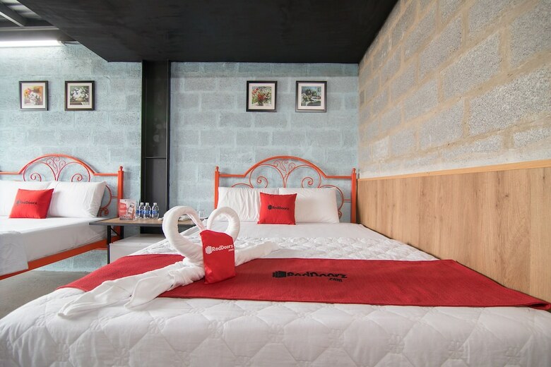 Hotel Reddoorz Plus @ Ung Van Khiem Street