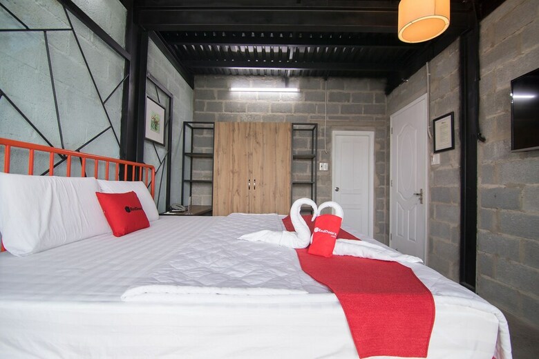 Hotel Reddoorz Plus @ Ung Van Khiem Street