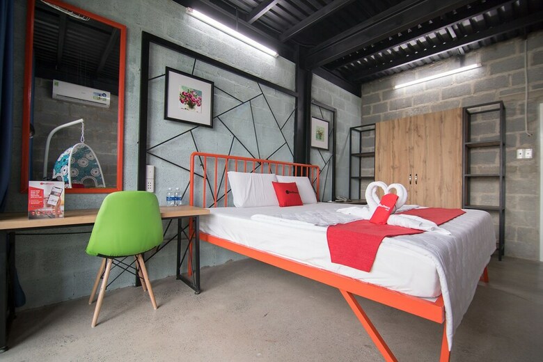 Hotel Reddoorz Plus @ Ung Van Khiem Street