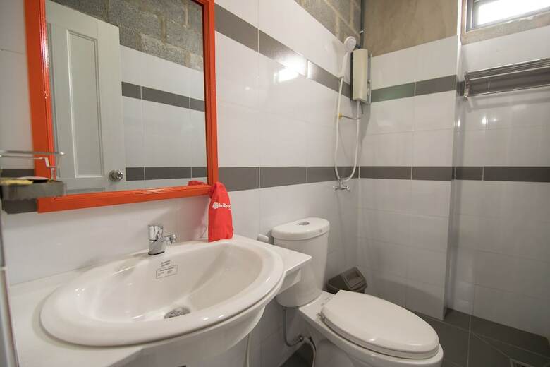 Hotel Reddoorz Plus @ Ung Van Khiem Street