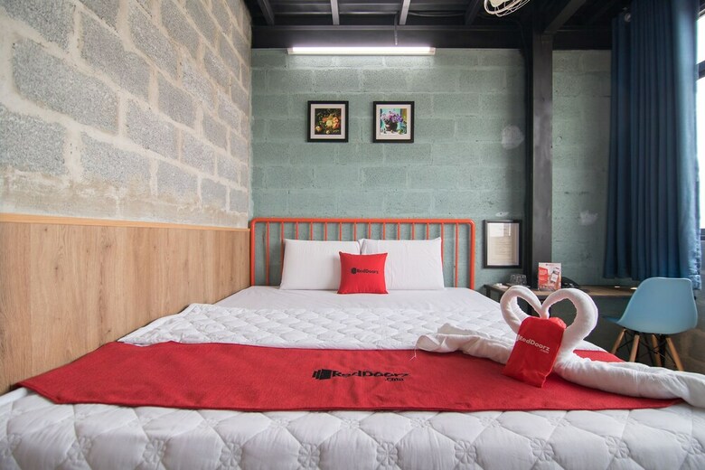 Hotel Reddoorz Plus @ Ung Van Khiem Street