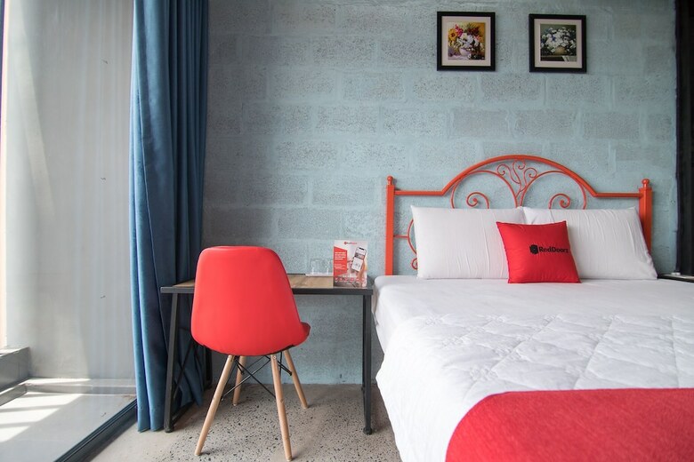 Hotel Reddoorz Plus @ Ung Van Khiem Street