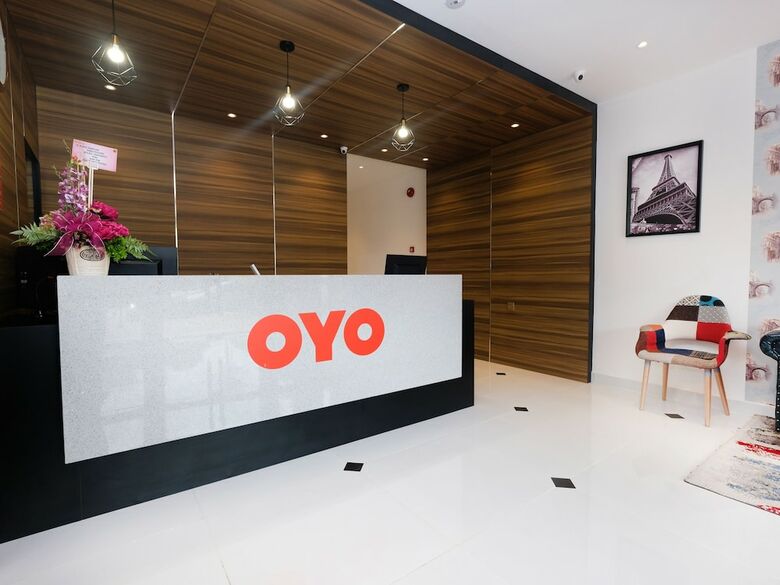 Oyo 1139 W Hotel Cemerlang