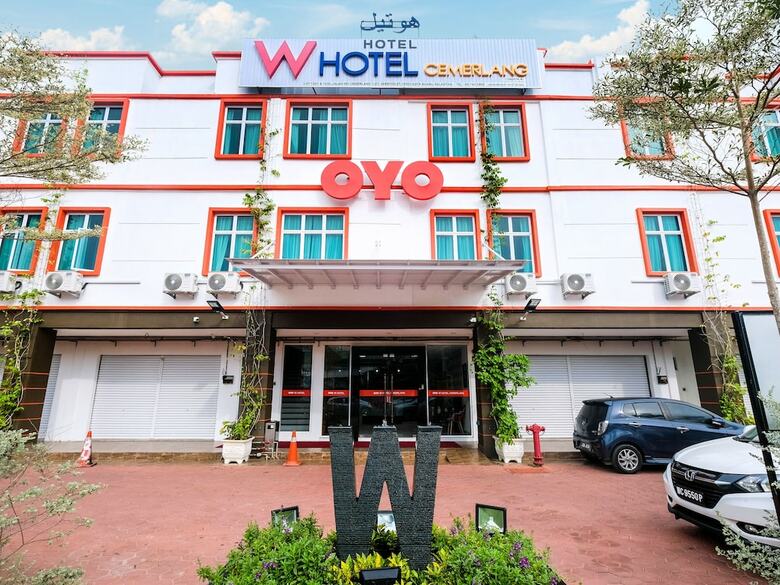Oyo 1139 W Hotel Cemerlang