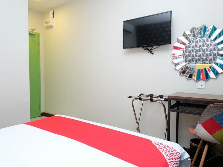 Oyo 1139 W Hotel Cemerlang