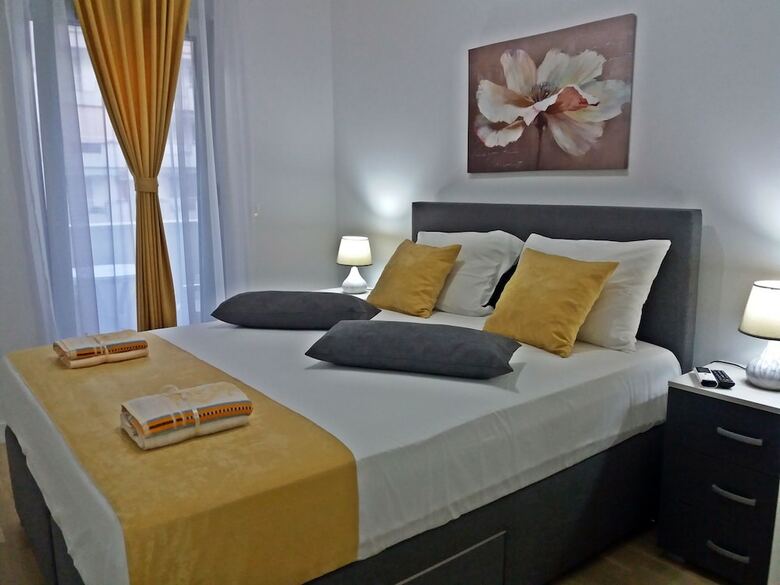 de Luxe City Apartments