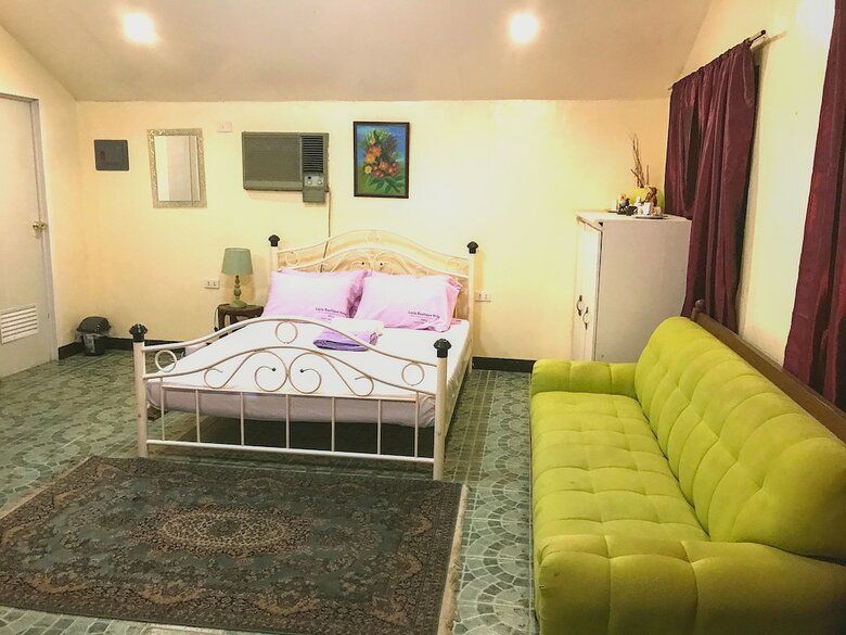Loria Hotel Tagaytay