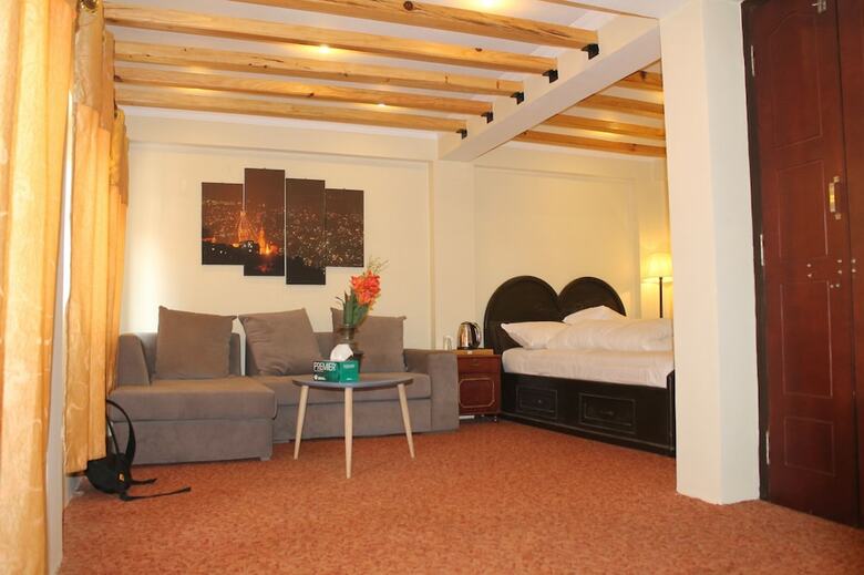 Hotel Peace Gallery Inn