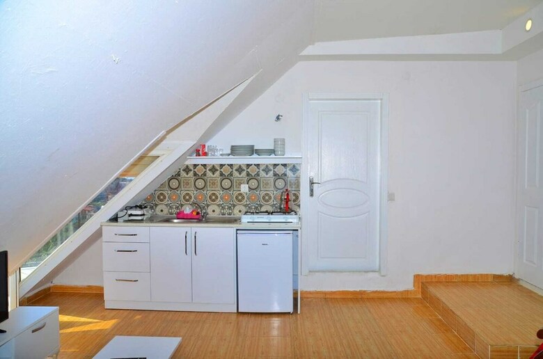 3 House Apart