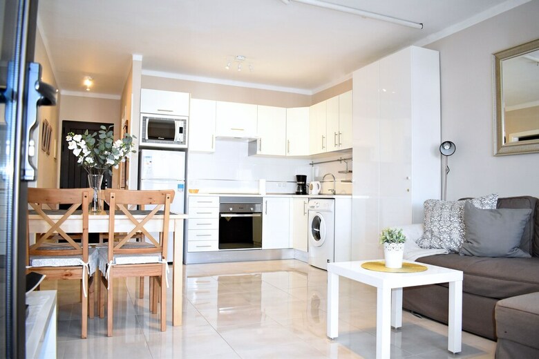 Apartamentos Steps From Main Beach