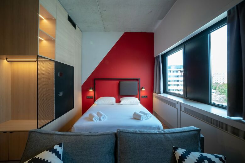 Hotel Via Suites